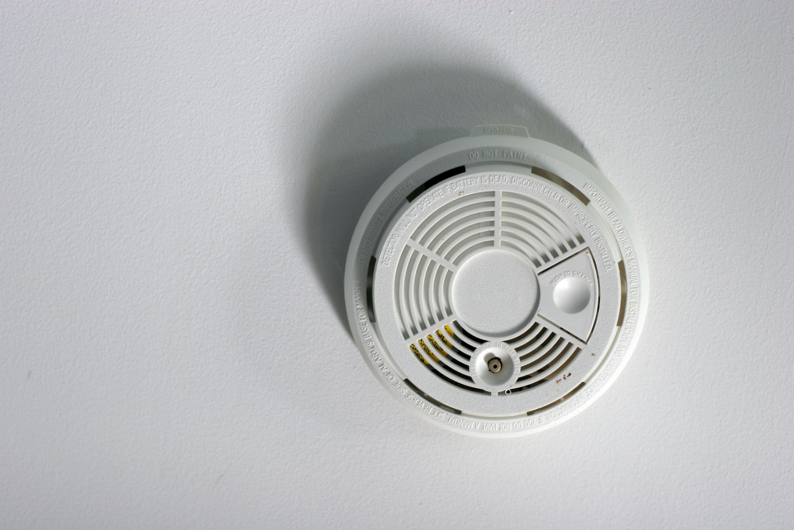 Read more about the article Why Is Your Smoke Detector Beeping?